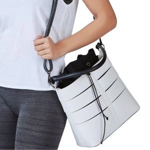 FABLETICS | The Division Bucket Bag